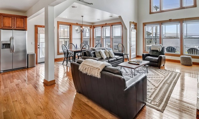 Saratoga Springs House | Saratoga Lakeside Lookout|9 Beds|EV Charger|Views