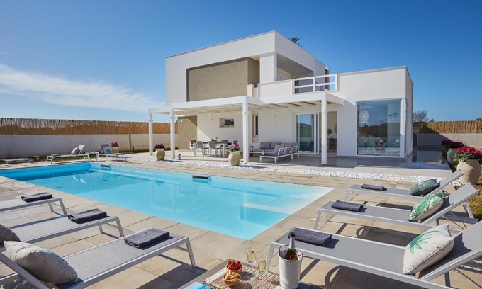Santa Maria del Focallo Villa | Sariva Villa CaseSicule - heated Pool, Beach at 50 m