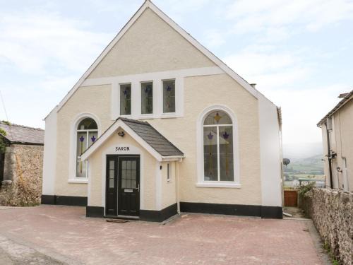 Penrhyn Bay House | Saron Chapel