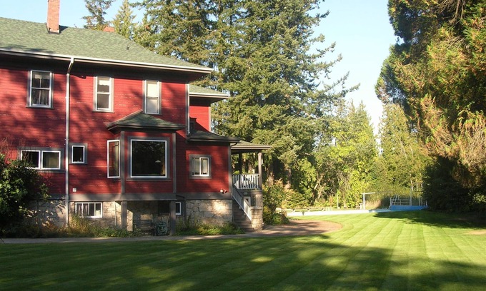 Agassiz Bed & Breakfast | Sasquatch Crossing Eco Lodge B&B