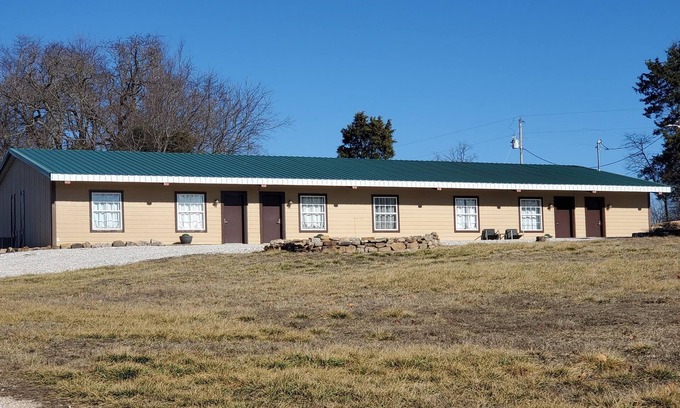 Garfield Apartment | Sassafras Inn/Unit A - Close to Marina & Boat Launch; 30 min to Eureka Springs