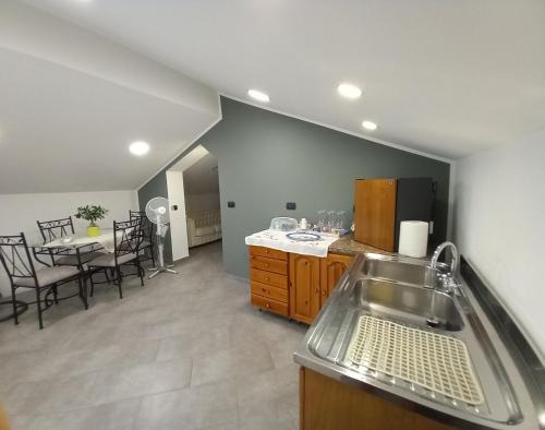 Castelbuono Apartment | SASSICAIA SUITE Mansarda