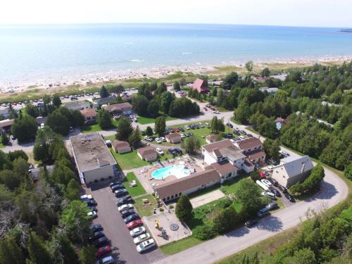 Sauble Beach Hotel | Sauble Beach Lodge