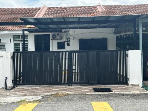 Gua House | Saujana Number 5