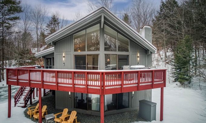 West Hartford House | Sauna, Hot Tub, Game Room - The Gathering Place