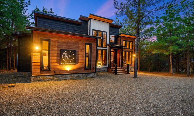 Pickens Cabin | Sauna | Ping Pong | Playset | Pool Table | Sleeps 9 | EV Outlet