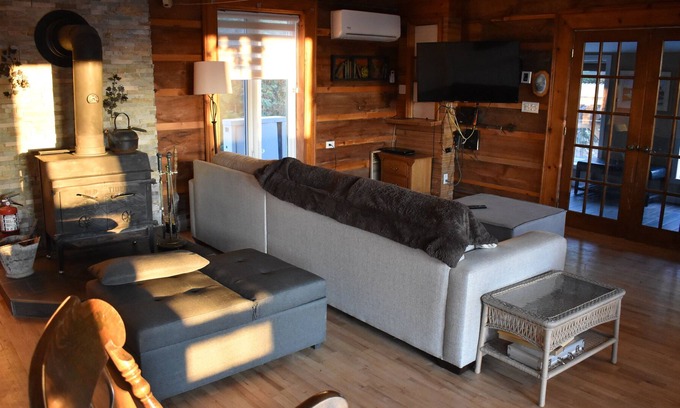 Val-des-Lacs Ski Chalet | Sauna/Spa/Ski/Rando Chalet Nordique Léger
