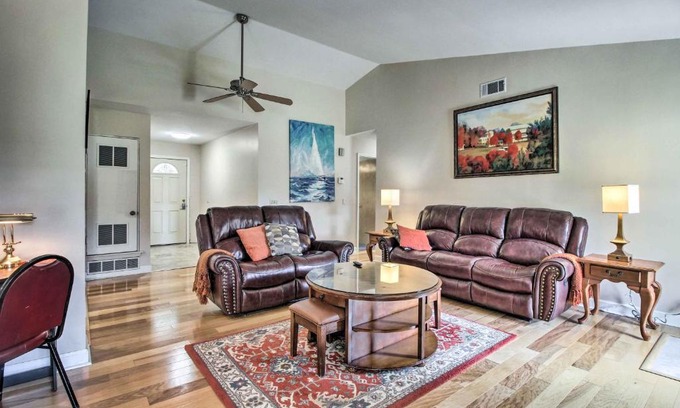 Savannah House | Savannah Escape about 11 Mi to Historic District!
