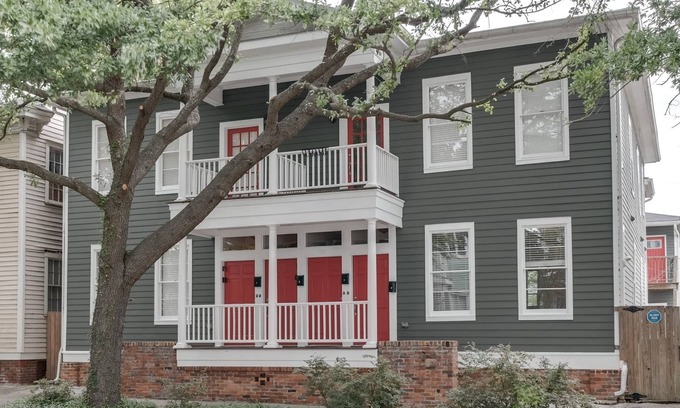 Beach Institute Condo | Savannah Historic District - Affordable & Spacious near Forsyth Park