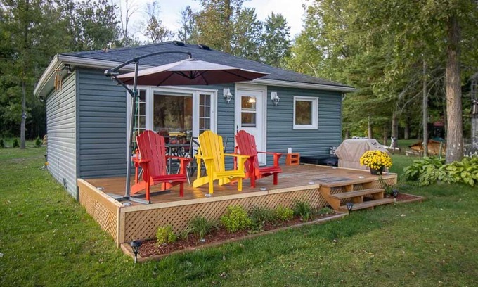 Quinte West Cottage | Savi By The River - Cozy & Affordable 1Br Cottage plus Bunkie w/Watercraft, Deck, Firepit