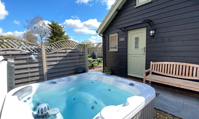 Foxley Cabin | Saving Grace with private hot tub