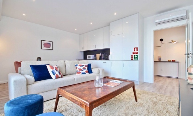 Lisbon Old Town Apartment | Savory Brown Apartment, AC, Wi-fi, Lift !new!