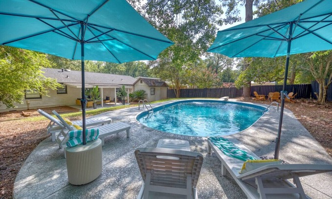 Columbus House | Savvy Oasis w/Pool, Sleeps 14