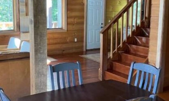 Nelsonville Cabin | Sawyer's Landing. Perfect for Hikers! Pet Friendly and very relaxing!
