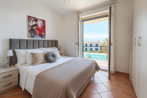Scalea Apartment | Scalea Apartments & Pool