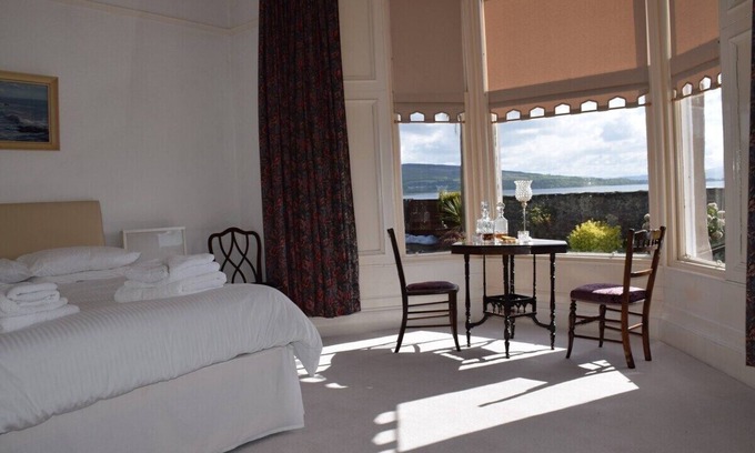 Rothesay Apartment | Scalpsie Bay Apartment sleeps 3 with sea views.