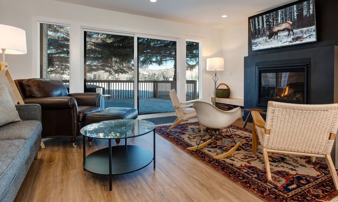Park Meadows Condo | Scandinavian 72 Vantage Condo with Private Hot Tub by RedAwning