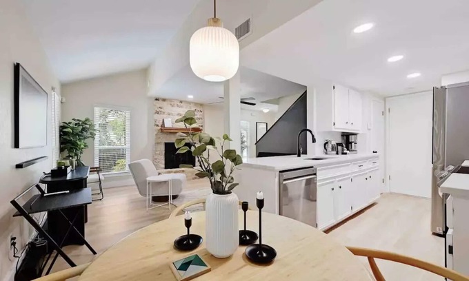 McNeil House | Scandinavian comfort, 2bd 1.5bthn