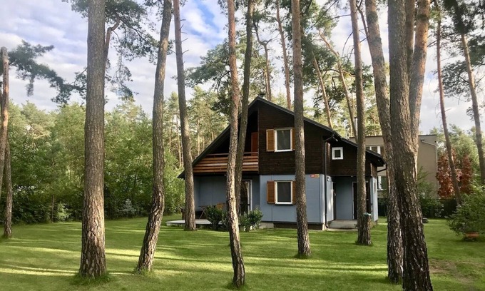 Lhota House | Scandinavian cottage by lake 20 min from Prague (pets welcome)