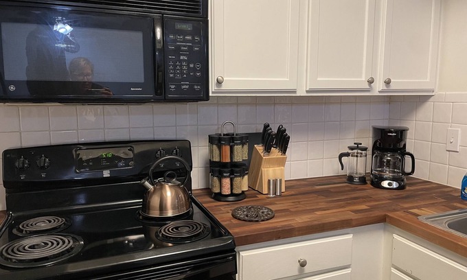 Grandview House | Scandinavian style home sleeps 10w/extra parking