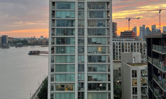 Royal Docks Apartment | Scenic 1 Bed room apartment near ExCeL London