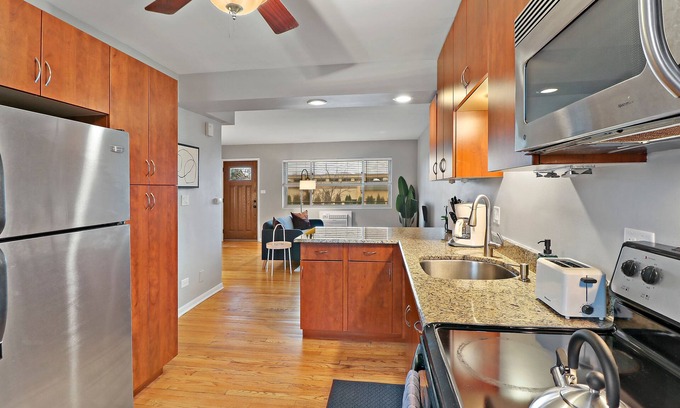 Arlington Heights Apartment | Scenic 1BR APT in Arlington Heights