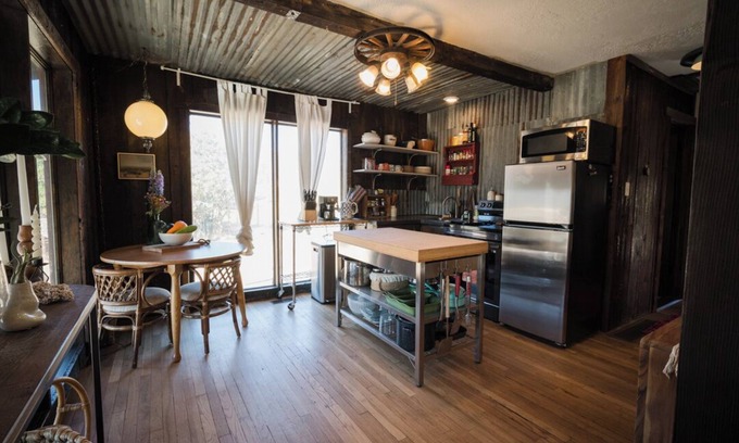 Eden Cabin | Scenic 2-bedroom cabin w/mountain views, WiFi, 3 ski areas nearby