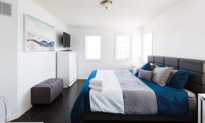 Steeles Industrial Apartment | Scenic 4-Bedroom Markdale Retreat for Families - Modern & Kid-Friendly