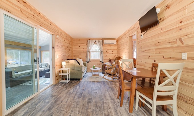 Oscoda Cottage | Scenic 'Evan's Hideaway' Steps to Lake Huron!