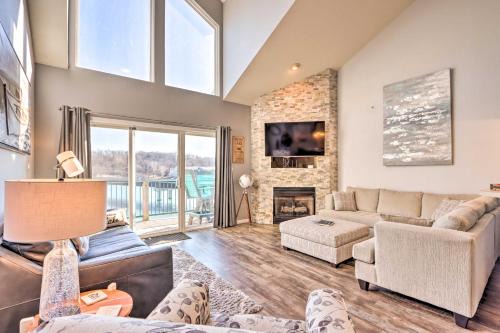 Camdenton Apartment | Scenic Family Condo with Game Room and Boat Dock!