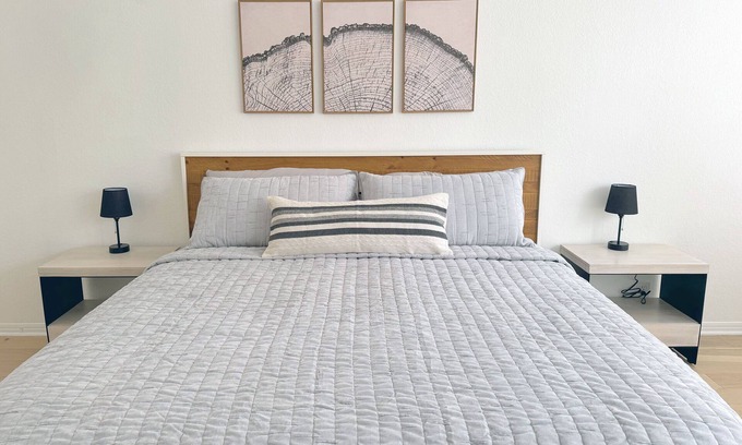 Austin House | Scenic Hill Country Hideaway! Wifi, AC, PingPong, Corn Hole, near the best BBQ!