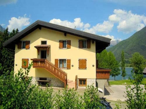 Molina di Ledro House | Scenic Holiday Home in Ledro near Spiggia Besta Lido
