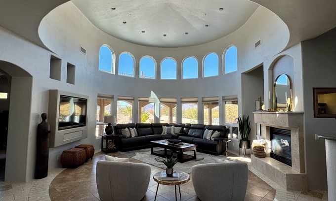 Carefree House | Scenic & Peaceful Backyard Retreat, Heated Pool & Mountain View’s, Close to town