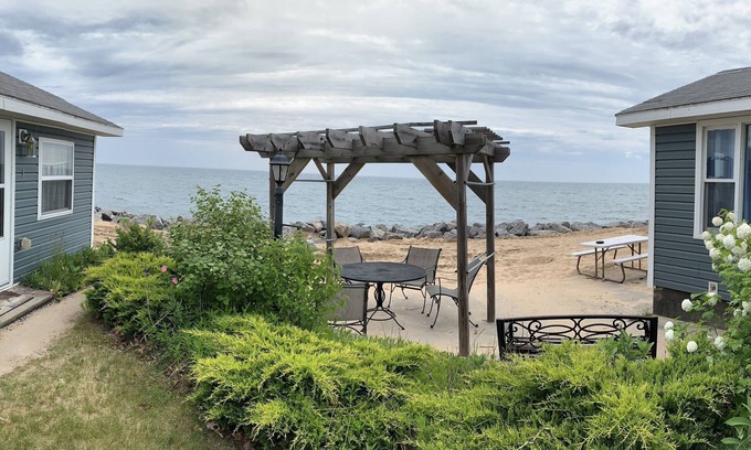 Oscoda Cabin | Scenic Resort