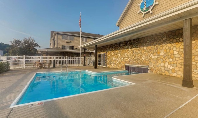 Peoria Hotel | Scenic Riverside Suites: Your Award-Winning Escape Awaits | 4 Units