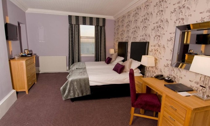 Westcliff-on-Sea Hotel | Scenic Seaside Stay in Southend’s Iconic 1891 Hotel l Breakfast Included