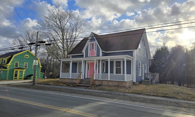 Shelburne House | Scenic Shelburne home. Central location close to Shelburne Harbour.
