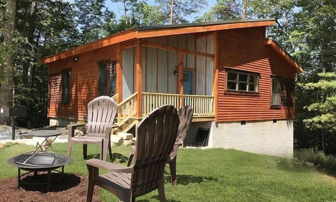 Rogers Cabin | Scenic Sunset Cabin RRG|Central|HotTub|Pets