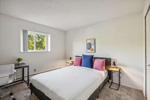 Parma Apartment | Scenic Towers 3012 I Cozy & Comfy I Free Parking