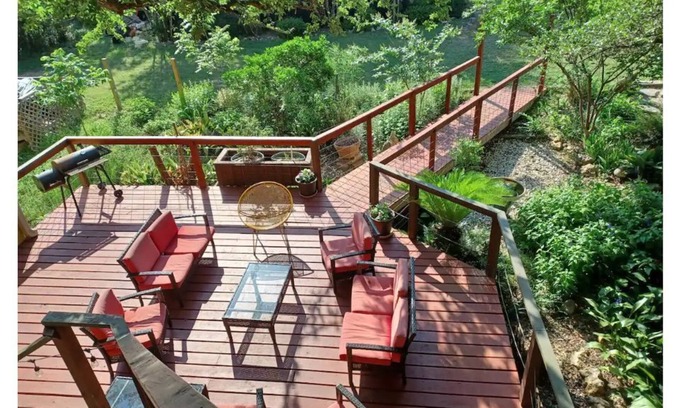Manchaca Apartment | Scenic Treehouse Apartment
