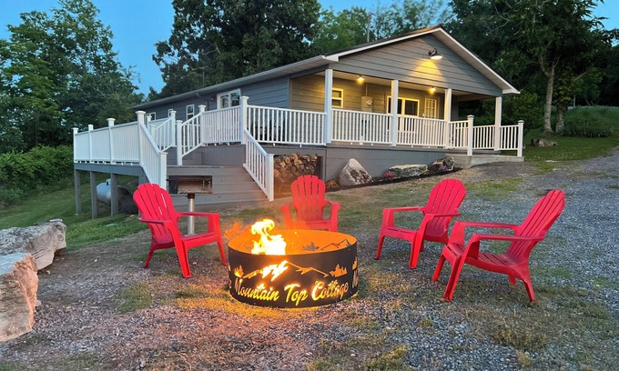 Marshall Cottage | Scenic views, Fire Pit, CozynClose to the Buffalo National RivernPet friendly