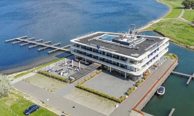 Oranjeplaat Hotel | Scenic Views & Peaceful Stay in Stylish Room Near Iguana reptile Zoo