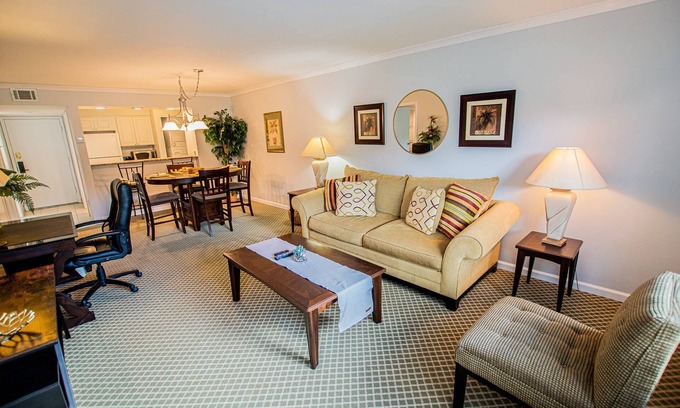 Wesley Chapel Condo | Scenic Water View Condo in Golf Resort | Cozy Ground Floor 1BR | Ideal for Work/Relaxation