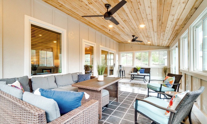 Yankton House | Scenic Yankton Retreat w/Fire Pit: 1 Mi to Lake!