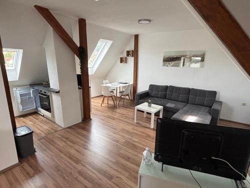 Nieste Apartment | Schöne DG Ferienwohnung