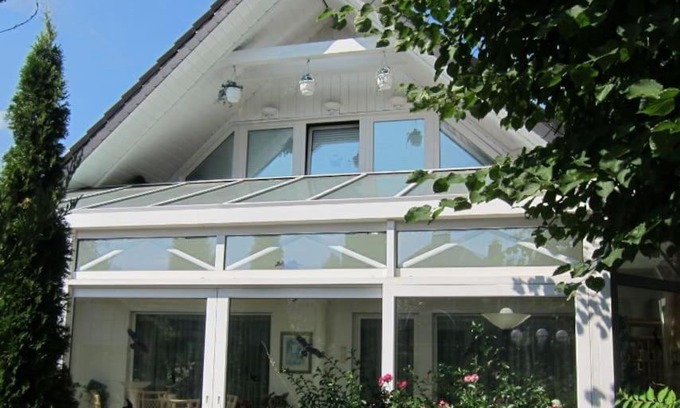 Bremen Apartment | Schöne Ferienwohnung im HAUS SONNENGARTEN mit WLAN und Parkplatz in Achim bei Bremen