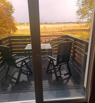 Borsfleth Apartment | Schöne Ferienwohnung mit Balkon auch für Handwerker und Monteure