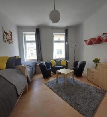 Zwenkau Apartment | Schöne Zwei-Zimmer-Wohnung "W2" mit 4 Einzelbetten und WLAN in Zwenkau bei Leipzig im Neuseenland