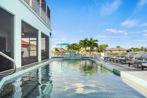Cape Coral Villa | Schell-Topia Lake Front