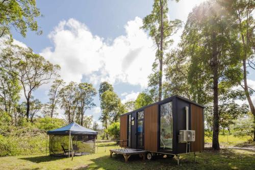 Ashby Heights House | Schlaraffenland 1 by Tiny Away